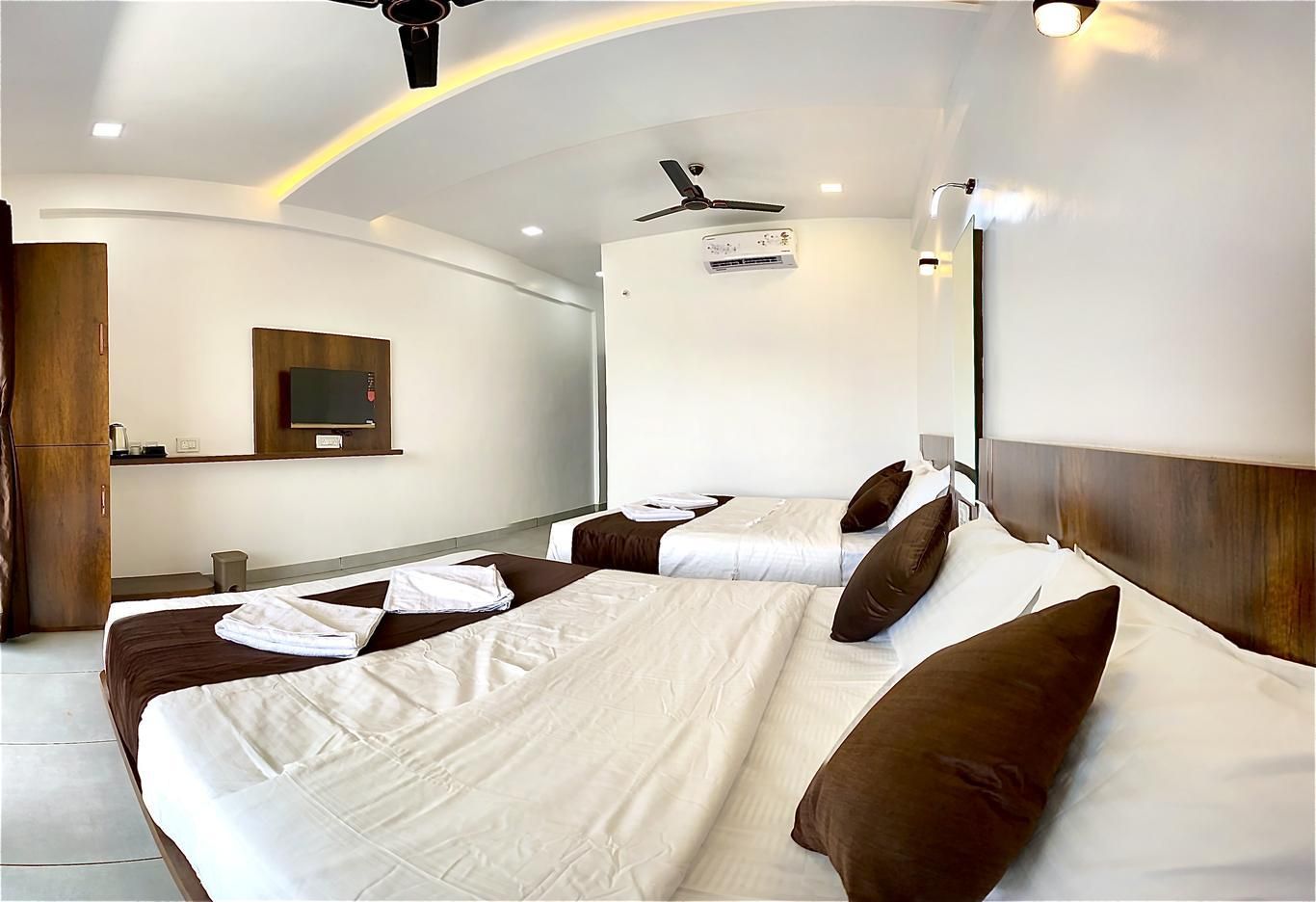 Deluxe Family Room with Balcony