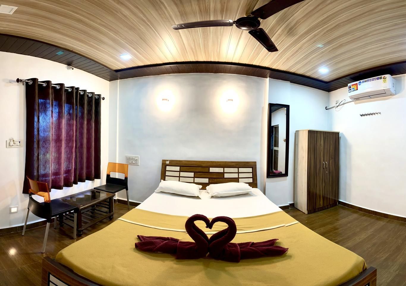 Lake View Room