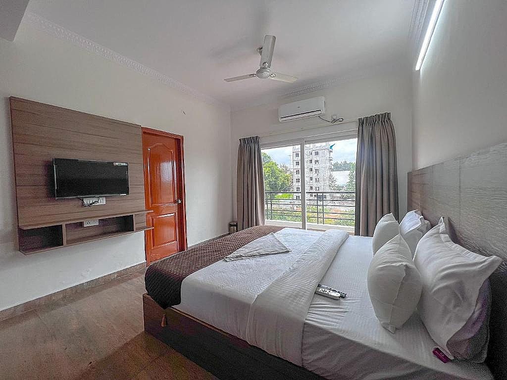 Deluxe Room with Free Airport Pickup or Airport Drop