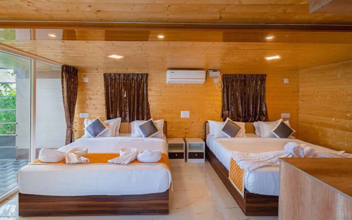 Quadruple Room with balcony beach view