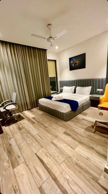 Honeymoon Suite Room