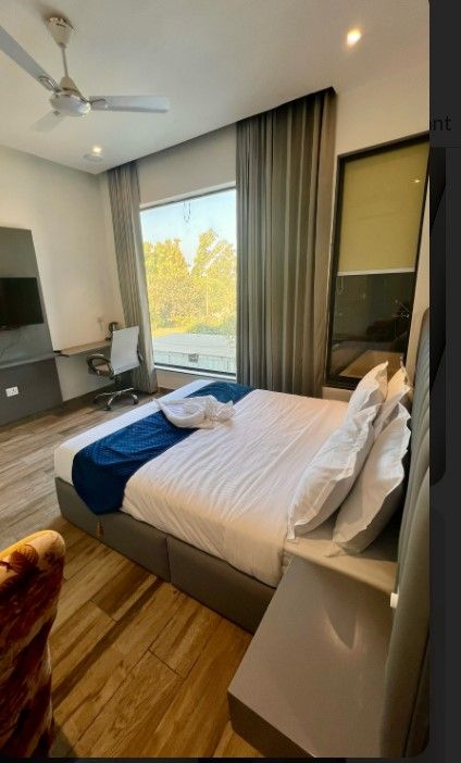 Honeymoon Suite Room