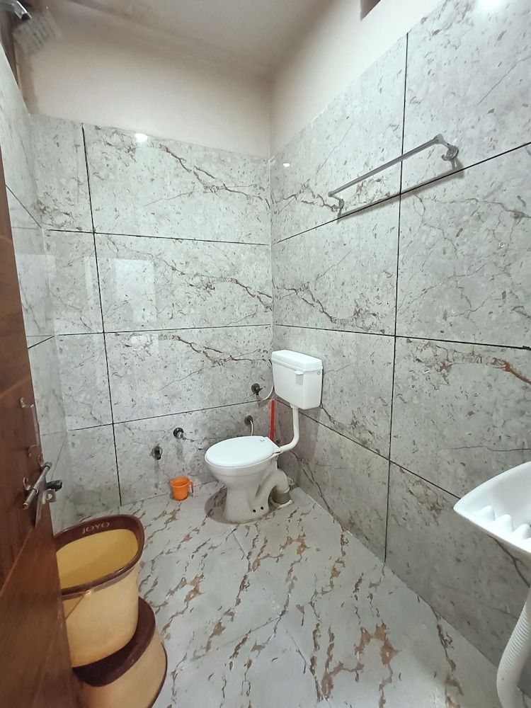 Hotel Shreem Deluxe Double Room 9