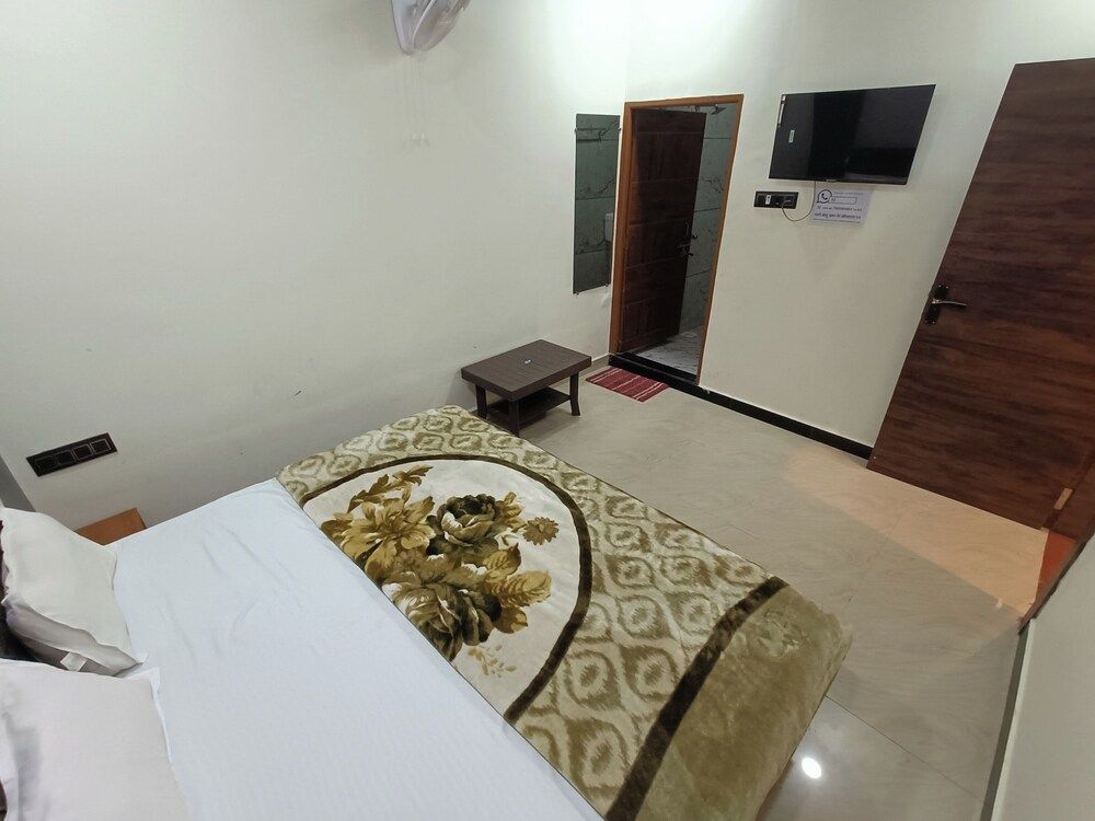 Hotel Shreem Deluxe Double Room 11