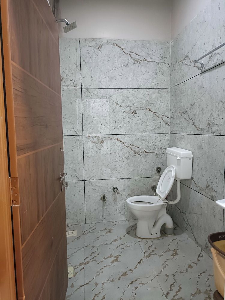 Hotel Shreem Deluxe Double Room 8