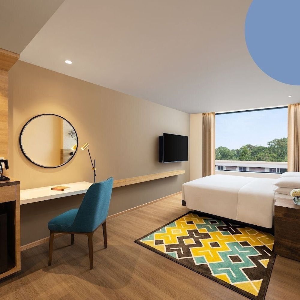 Basic Room, 1 King Bed