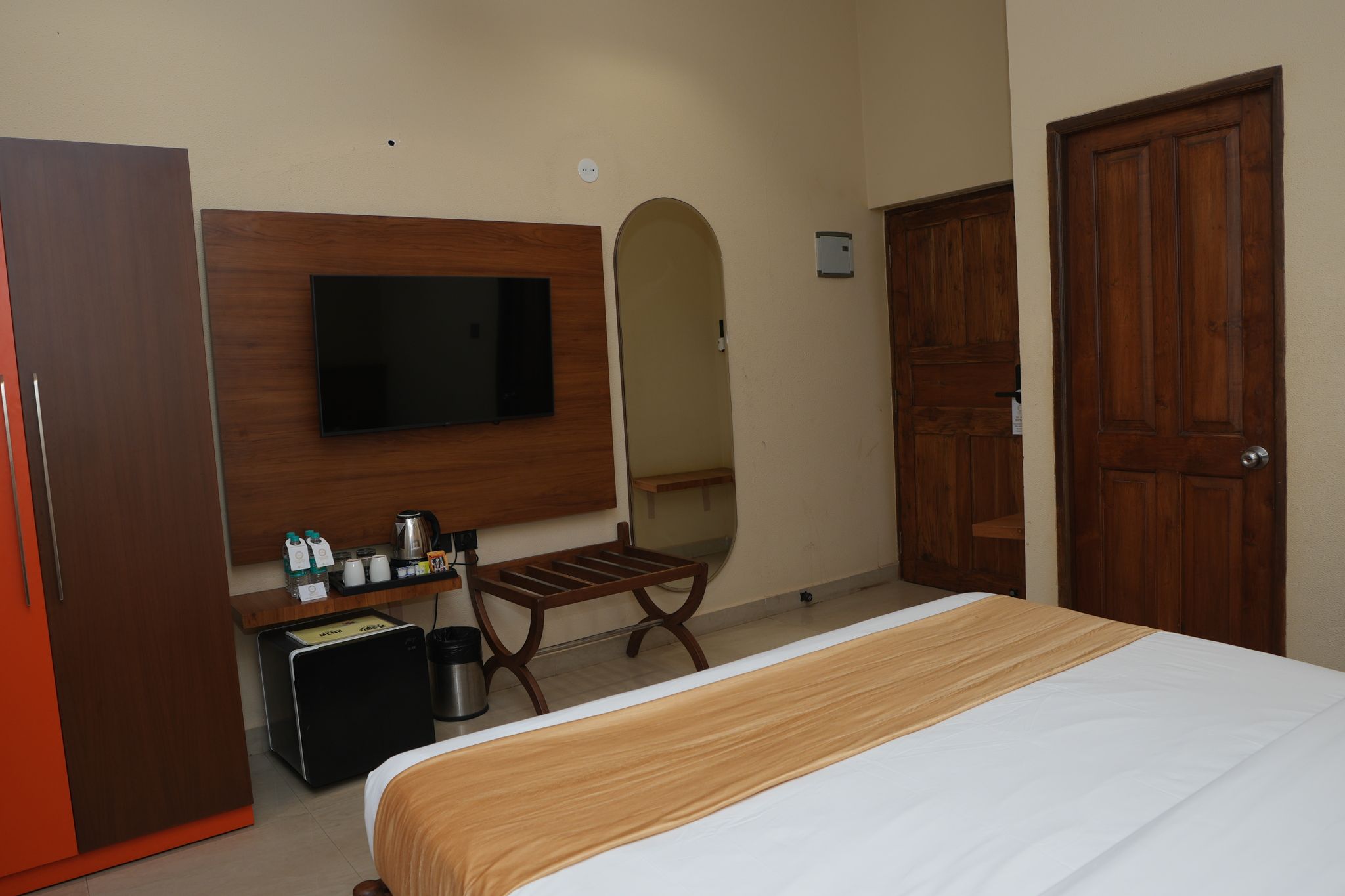 Pool View Villa Rooms with Balcony - 2 mins walk to Baga beach