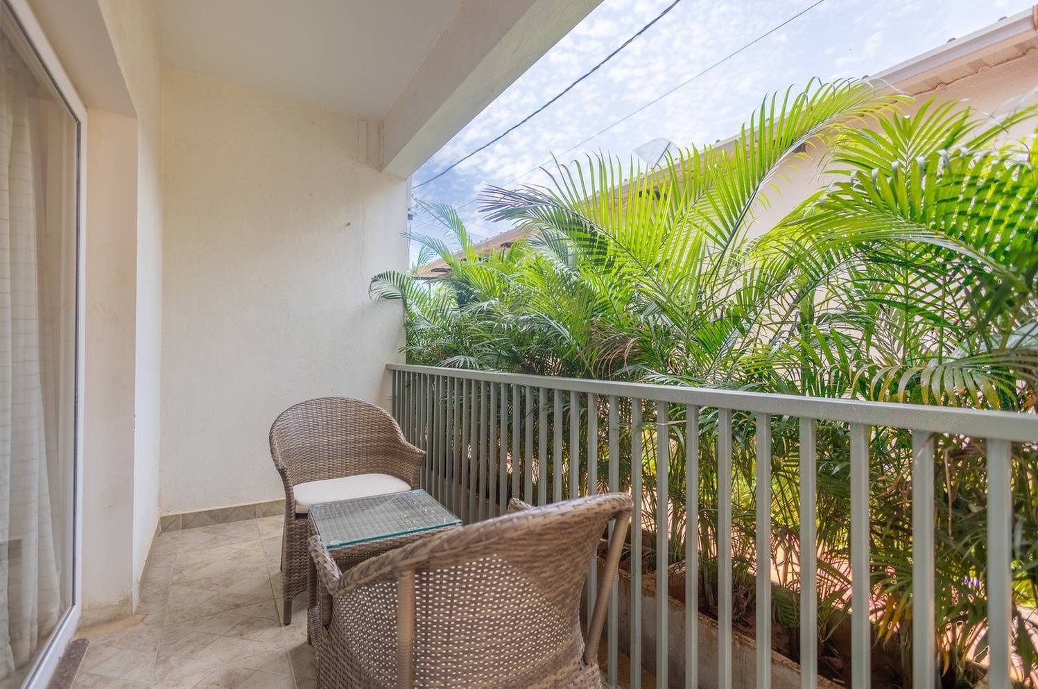 Pool View Villa Rooms with Balcony - 2 mins walk to Baga beach