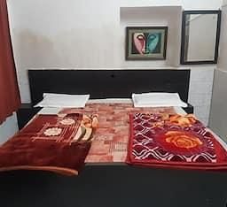 SPOT ON 40231 Hotel Jeet Dormitory Room Per Bed shariing with FAN