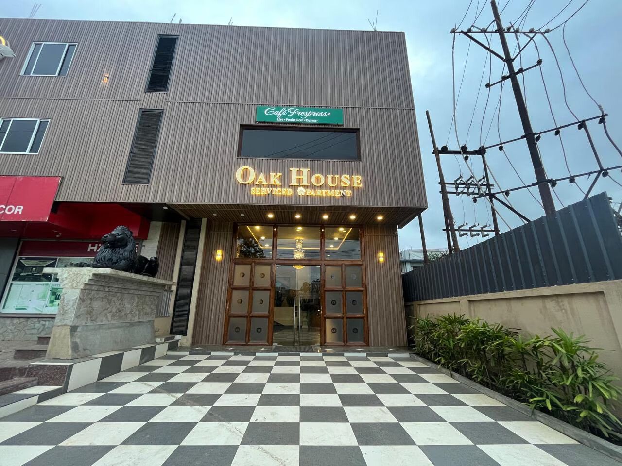 OAK HOUSE