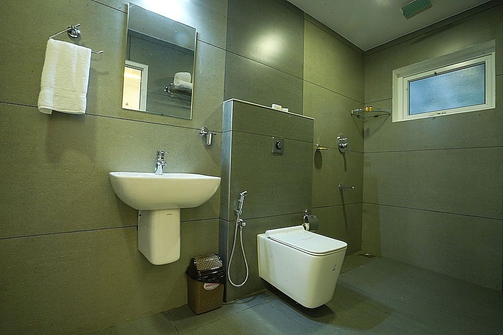 Misty Range Resorts Deluxe Double Room 2