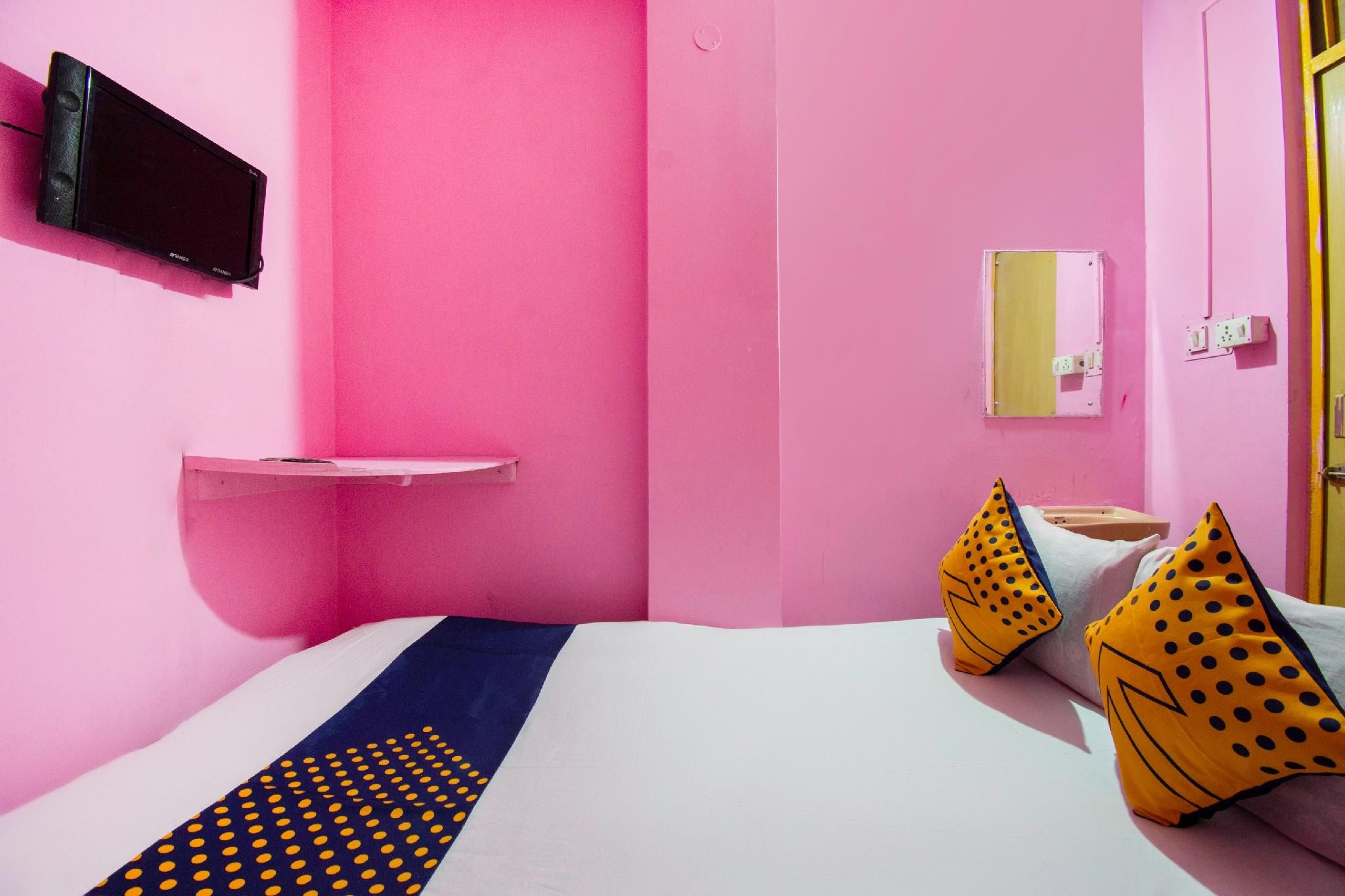 SPOT ON Room without Air Conditioning