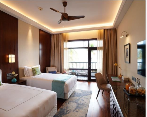 Grand Luxury Cottage Lake View Balcony Twin Bed