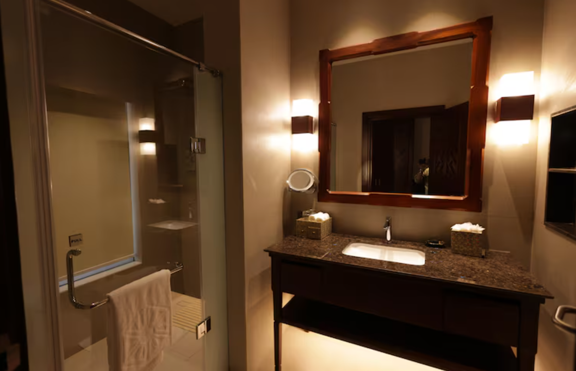 Luxury Room Lake View Balcony King Bed