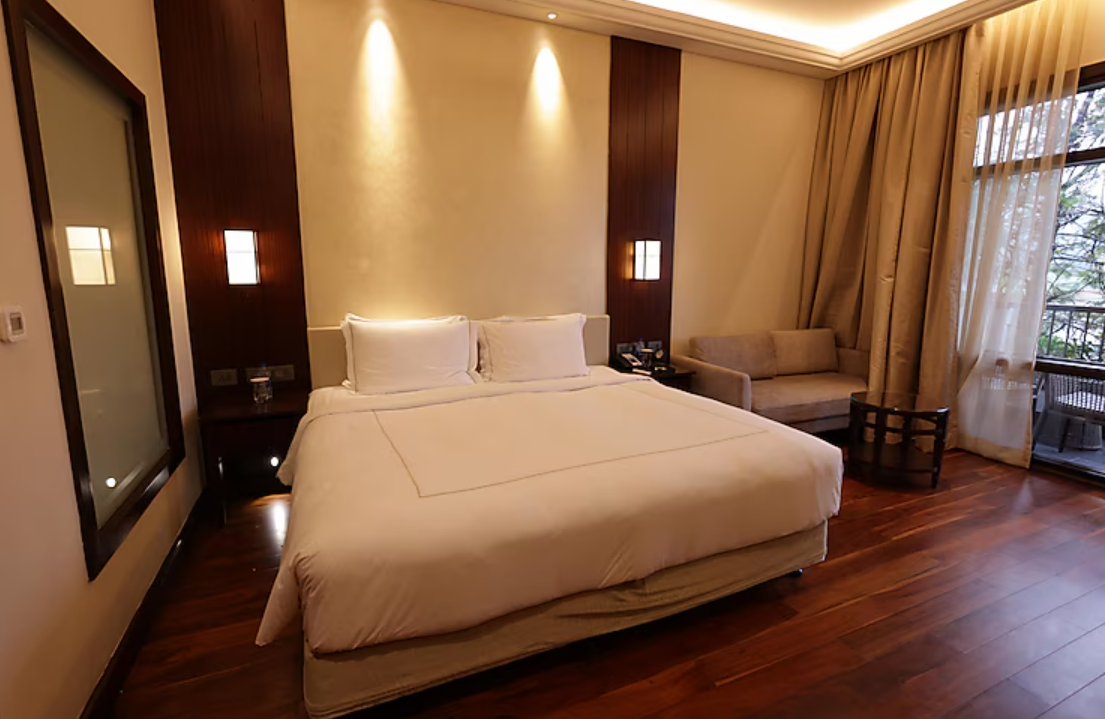 Luxury Room Lake View Balcony King Bed