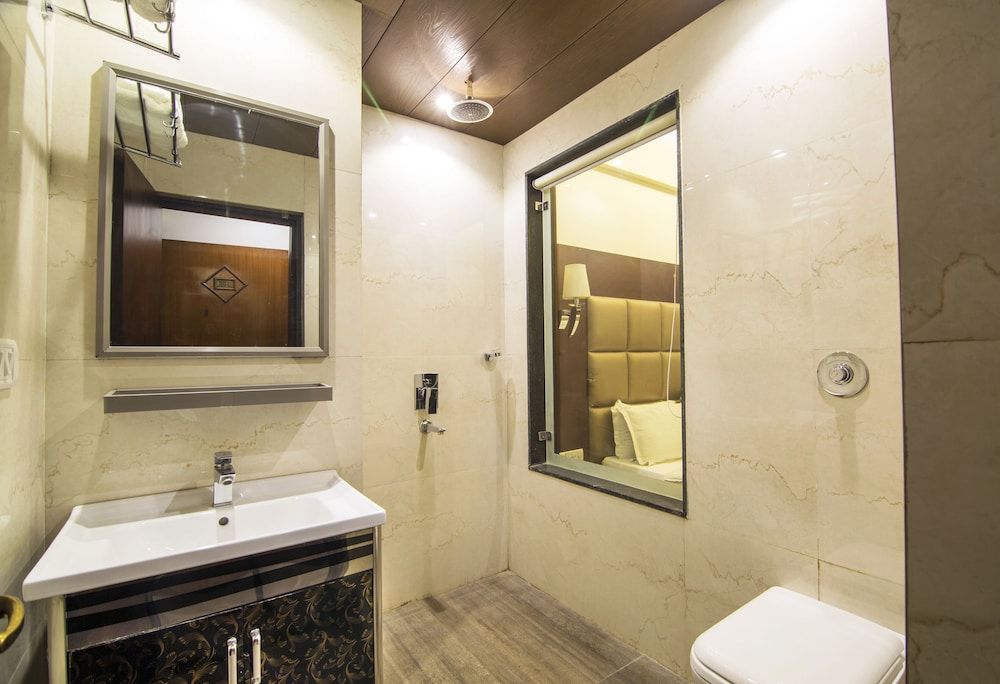 Hotel Abhinandan Gold Deluxe Room 7