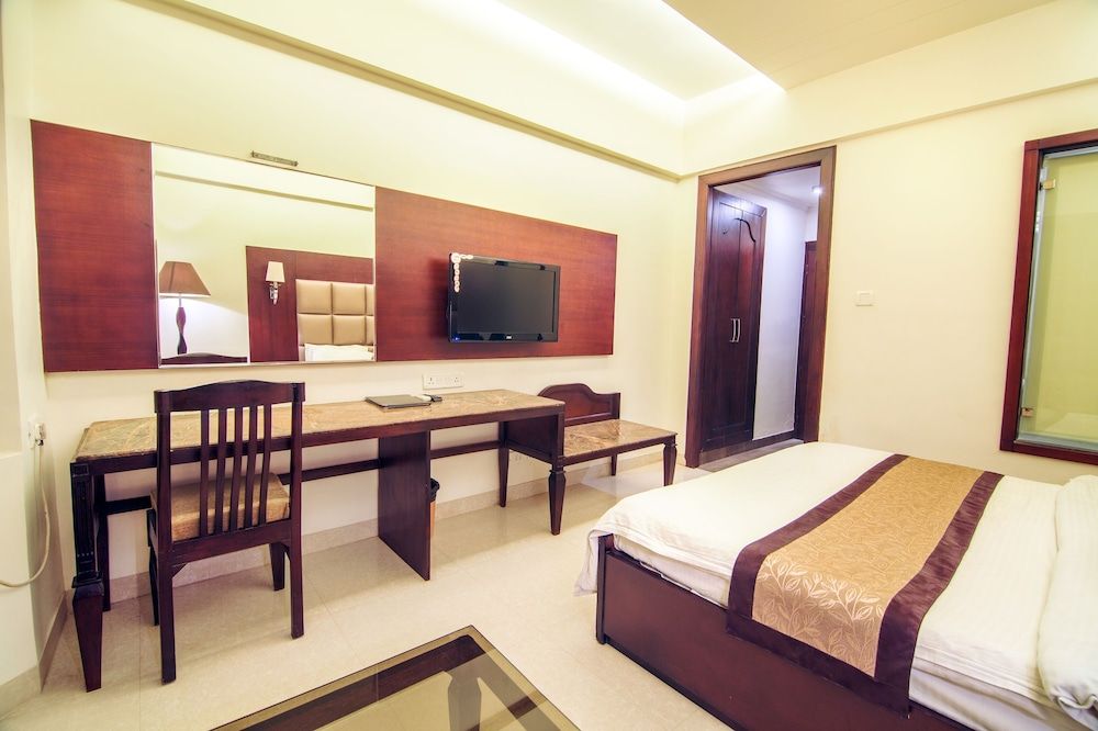 Hotel Abhinandan Gold Deluxe Room 5