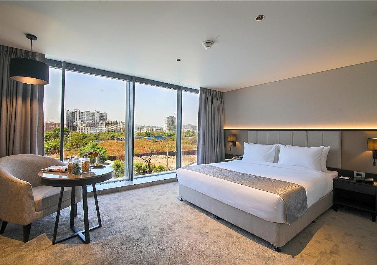 Deluxe King Bed