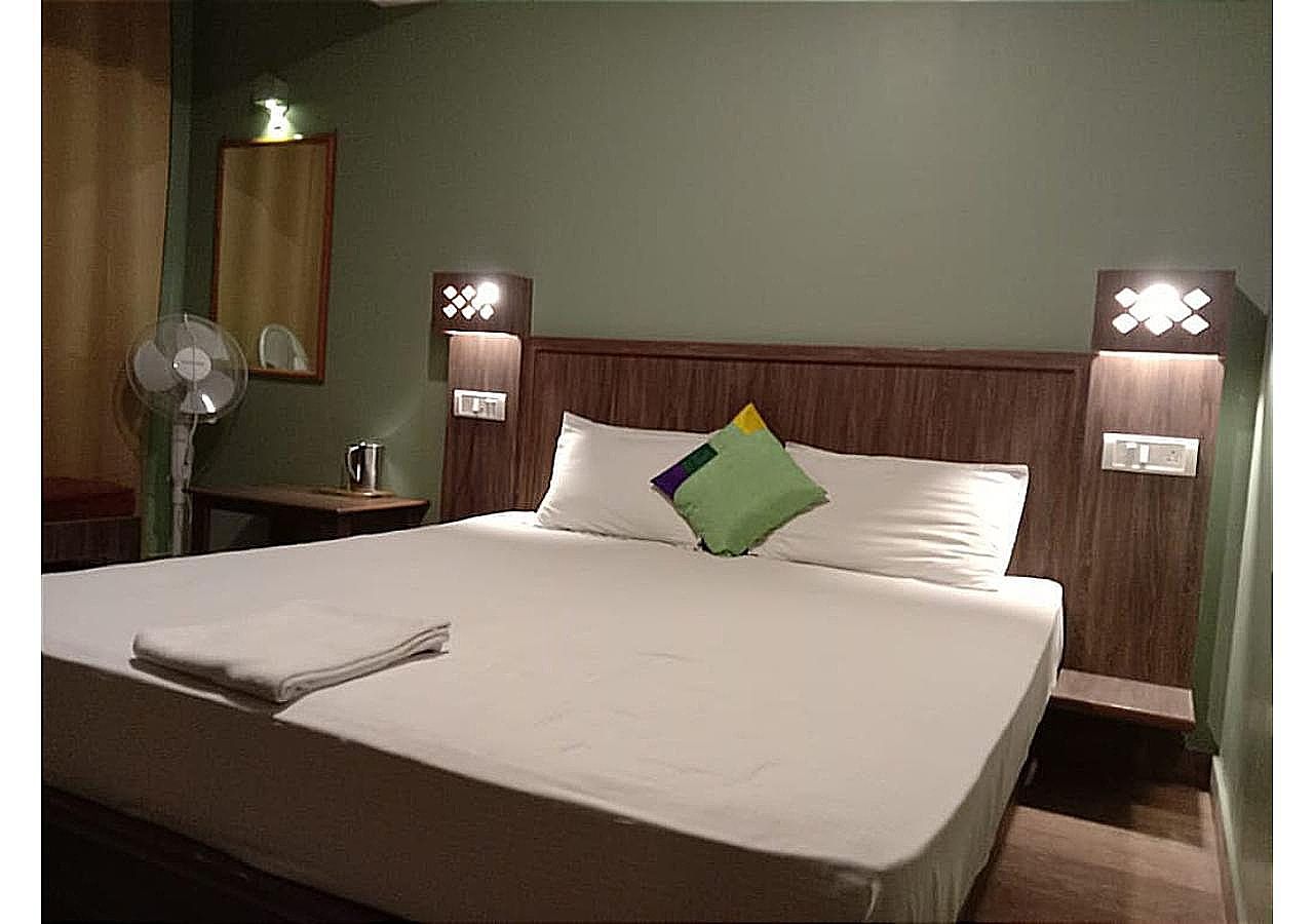 Deluxe Double Bedroom