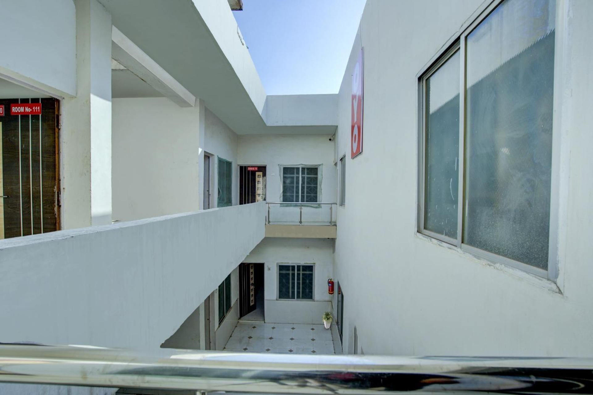 Super OYO Flagship Hotel Pragya 3 New