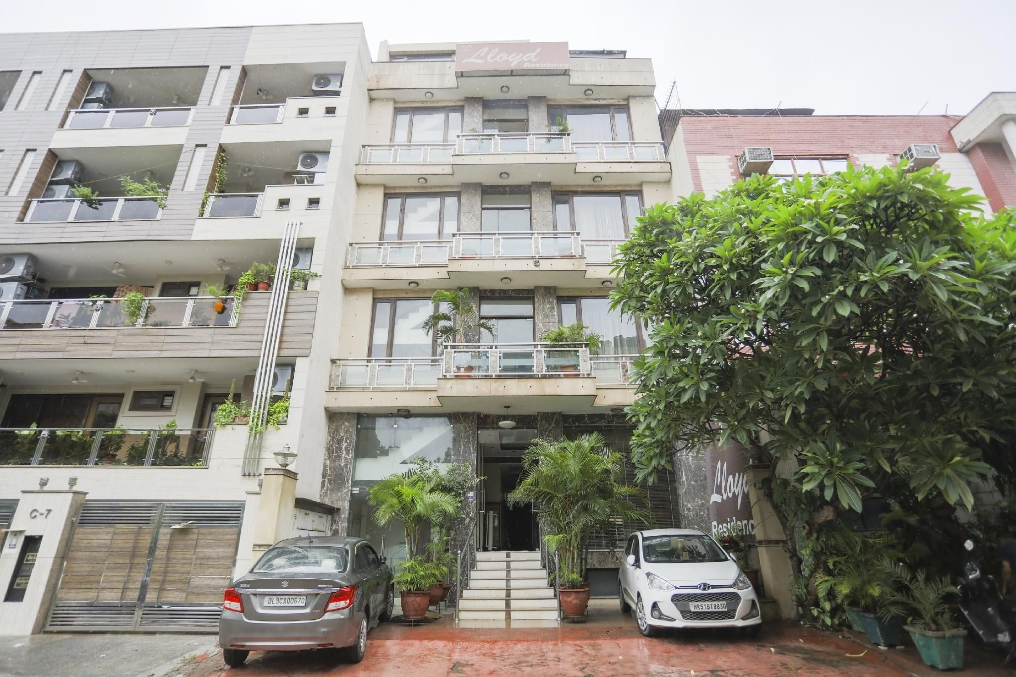 OYO Collection O 81772 Lloyd Residency