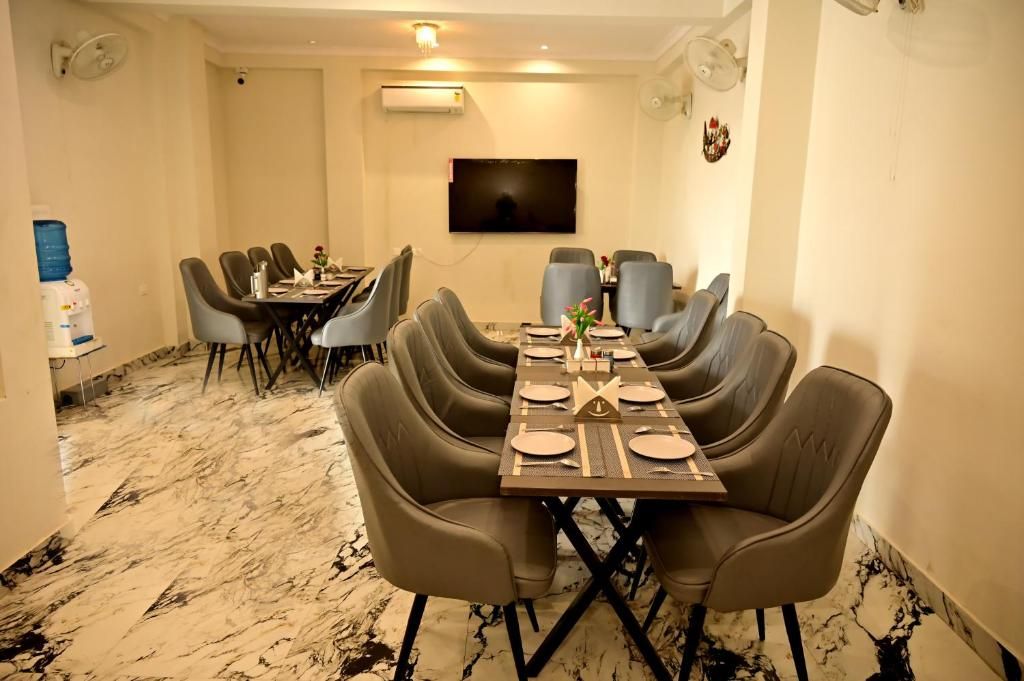 Food & Dining