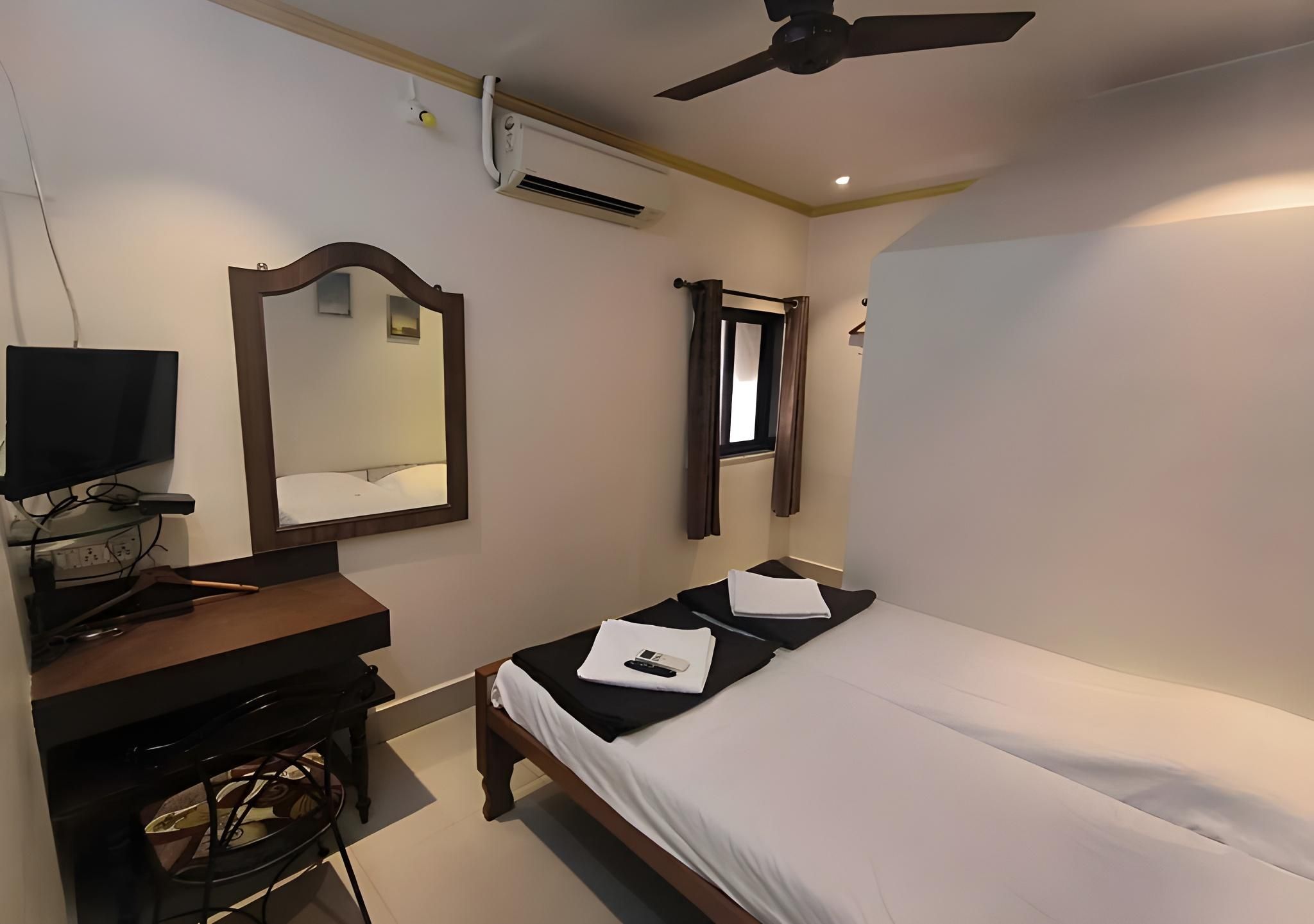 Hotel Rupali NON AC Double Bed NON Attached Washroom 2