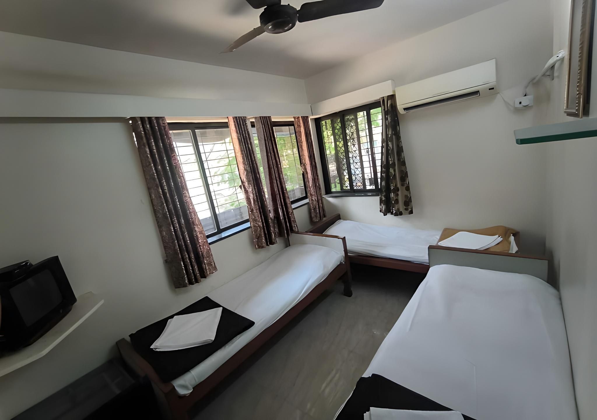 Hotel Rupali NON AC Double Bed NON Attached Washroom