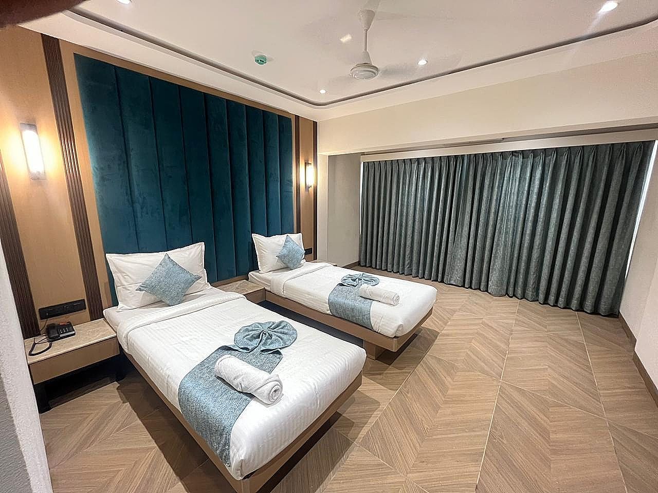 Premium Hollywood Twin Room