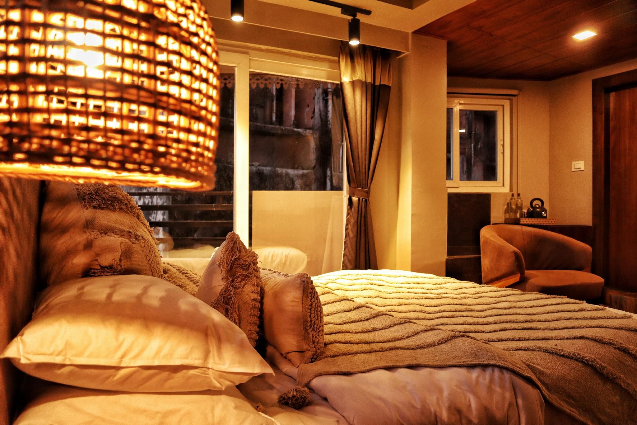 Balcony Premium Classic Mountain View