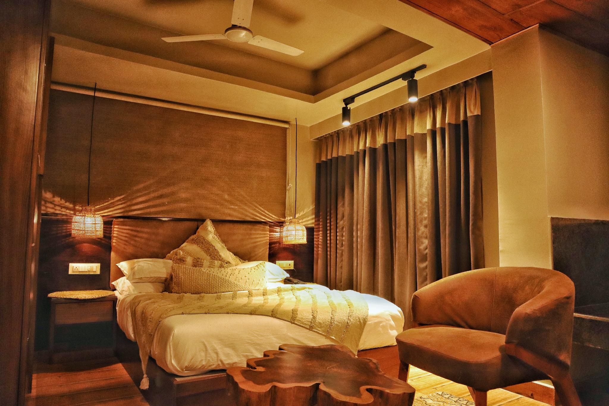 Balcony Premium Classic Mountain View