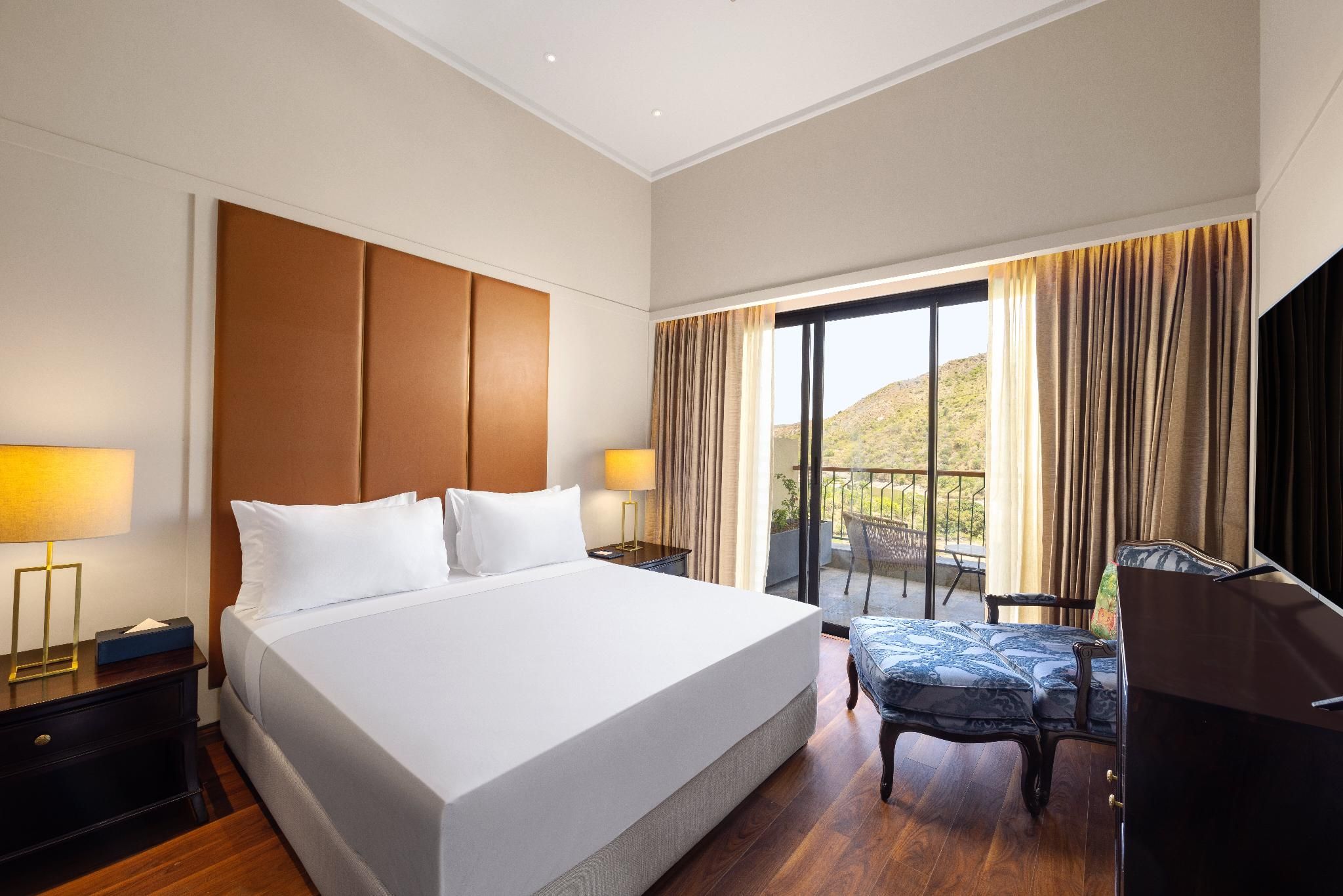 Radisson Blu Resort Kumbhalgarh Standard Room Mountain View