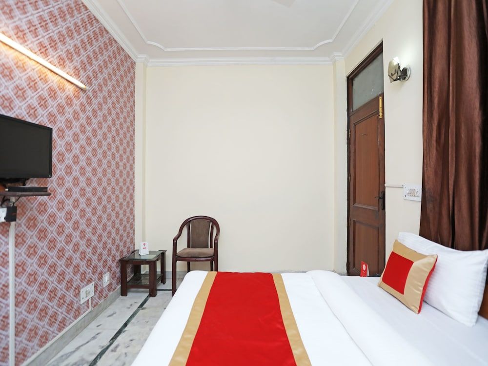 OYO 9916 Hotel Bhoomik Villas Double or Twin Room 10