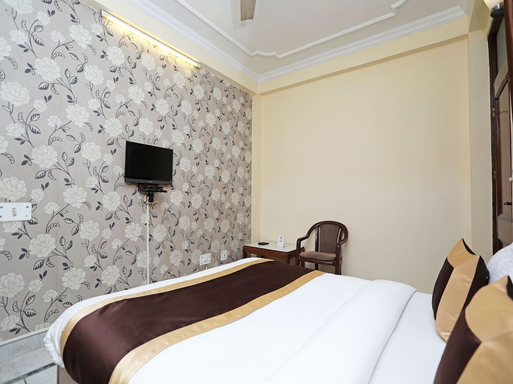 OYO 9916 Hotel Bhoomik Villas Double or Twin Room 3
