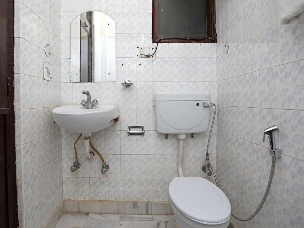 OYO 9916 Hotel Bhoomik Villas Double or Twin Room 4