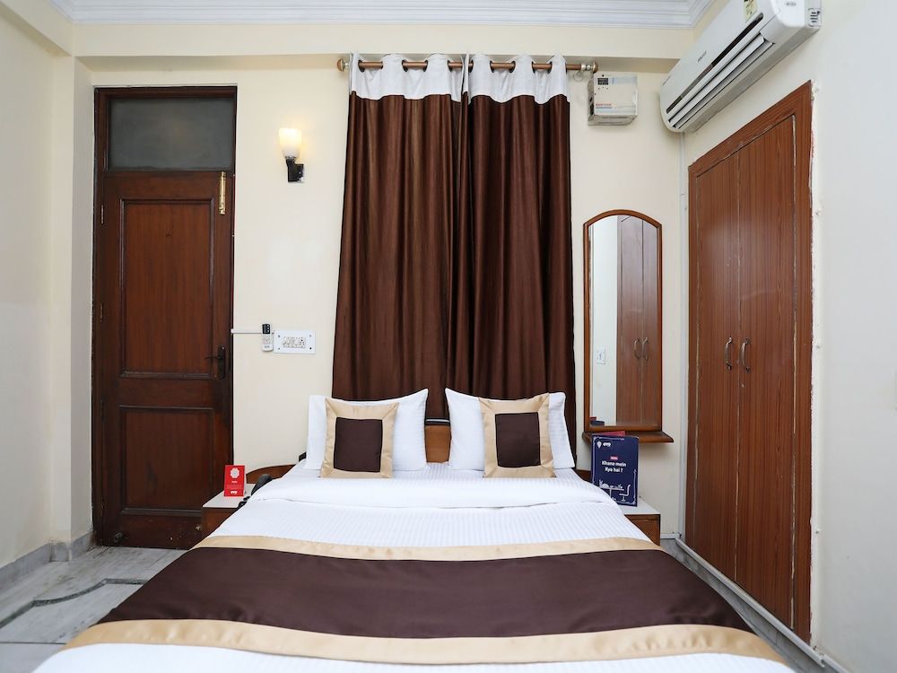 OYO 9916 Hotel Bhoomik Villas Double or Twin Room 13