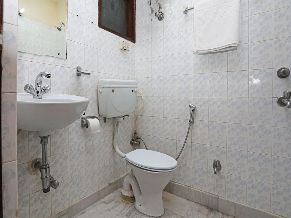 OYO 9916 Hotel Bhoomik Villas Double or Twin Room 8