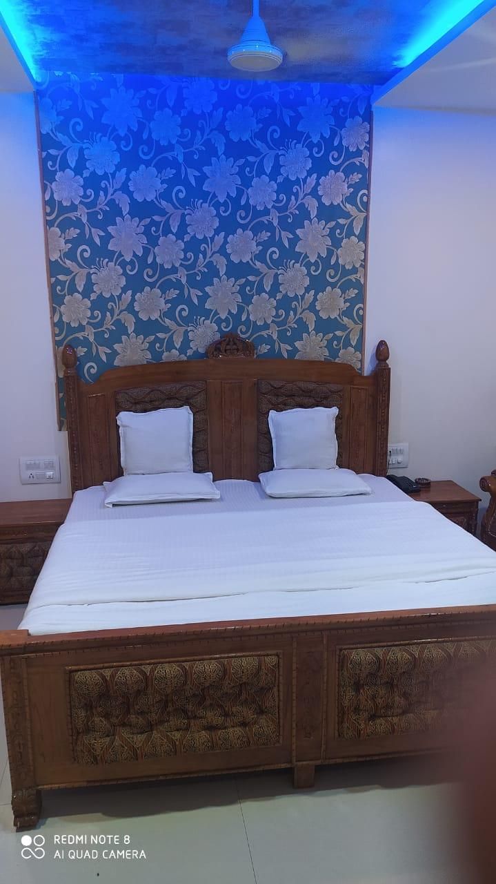 Deluxe Non- Air Conditioning Room