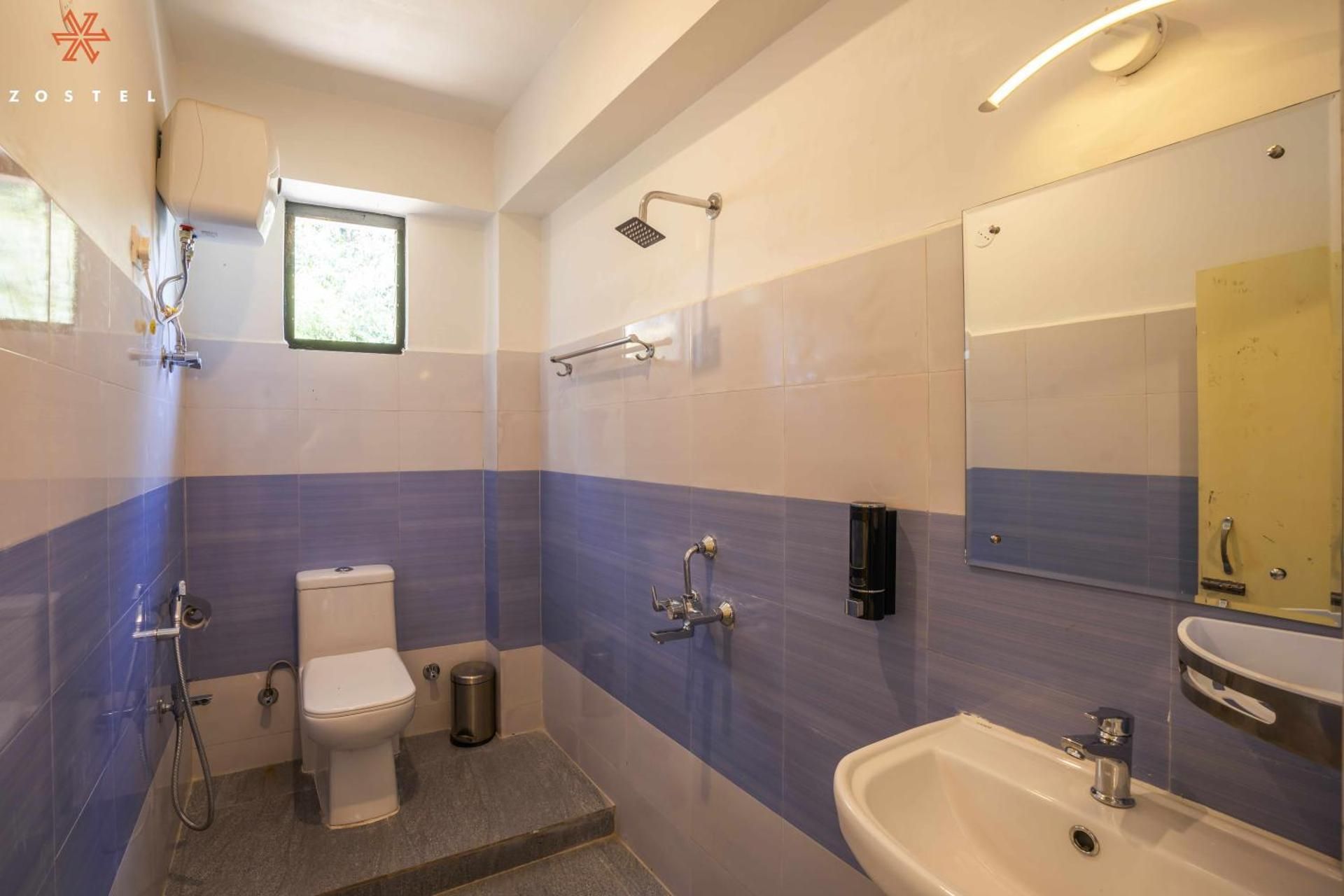 Zostel Rinchenpong (Pelling) 1 Person in 4-Bed Deluxe Dormitory - Mixed 4