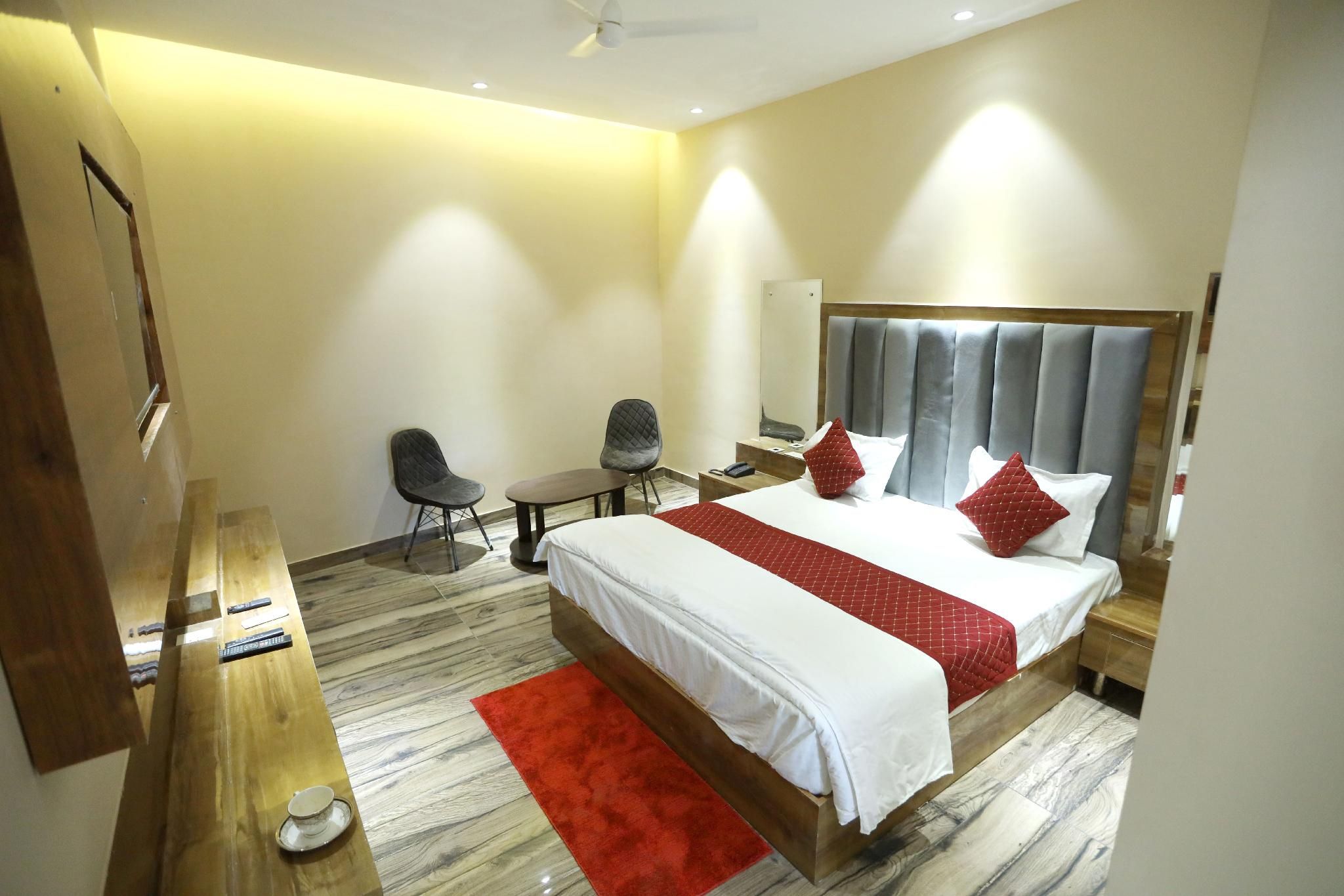 Deluxe Room with Bathtub