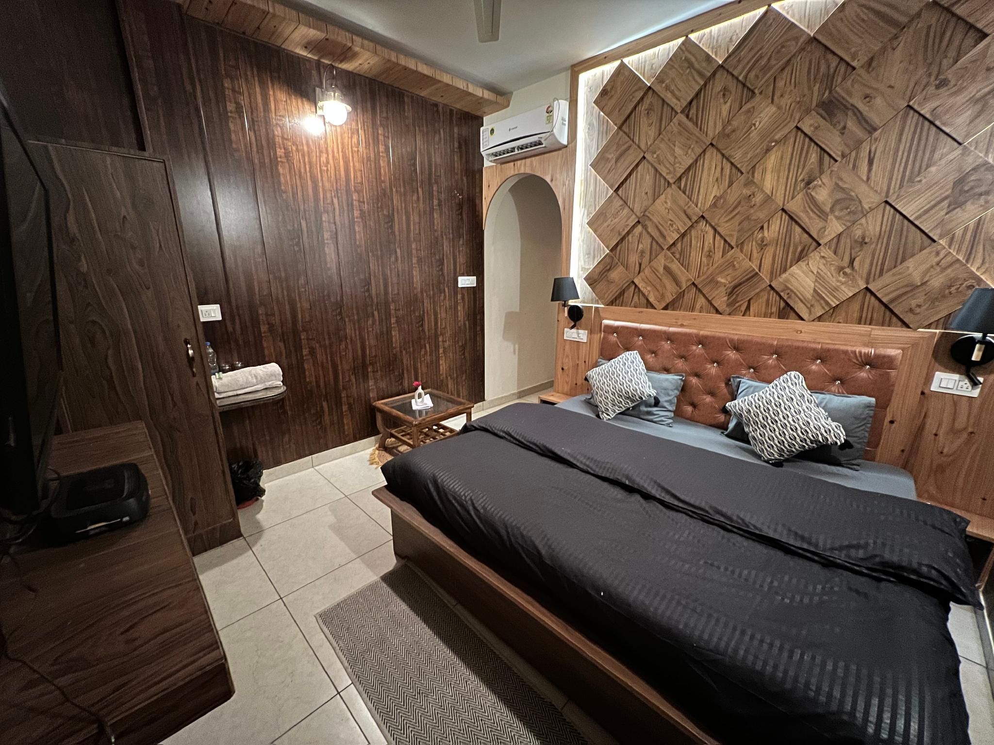 Semi Deluxe Room with City or Street View