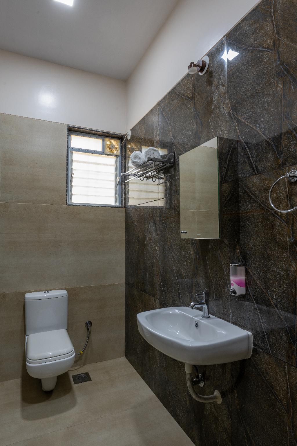 4 Bedrooms Villa