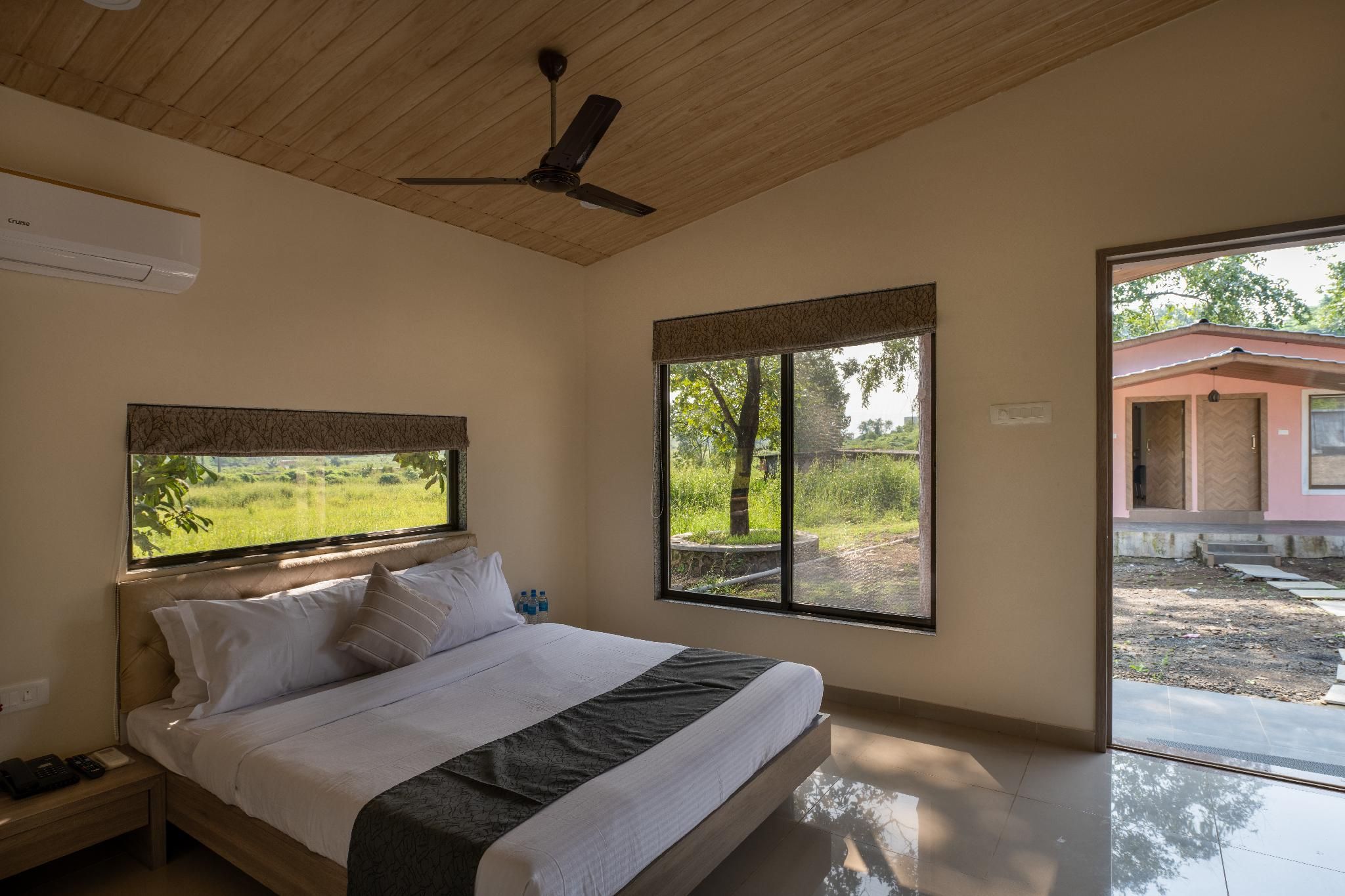 Cottage with Queen Bed