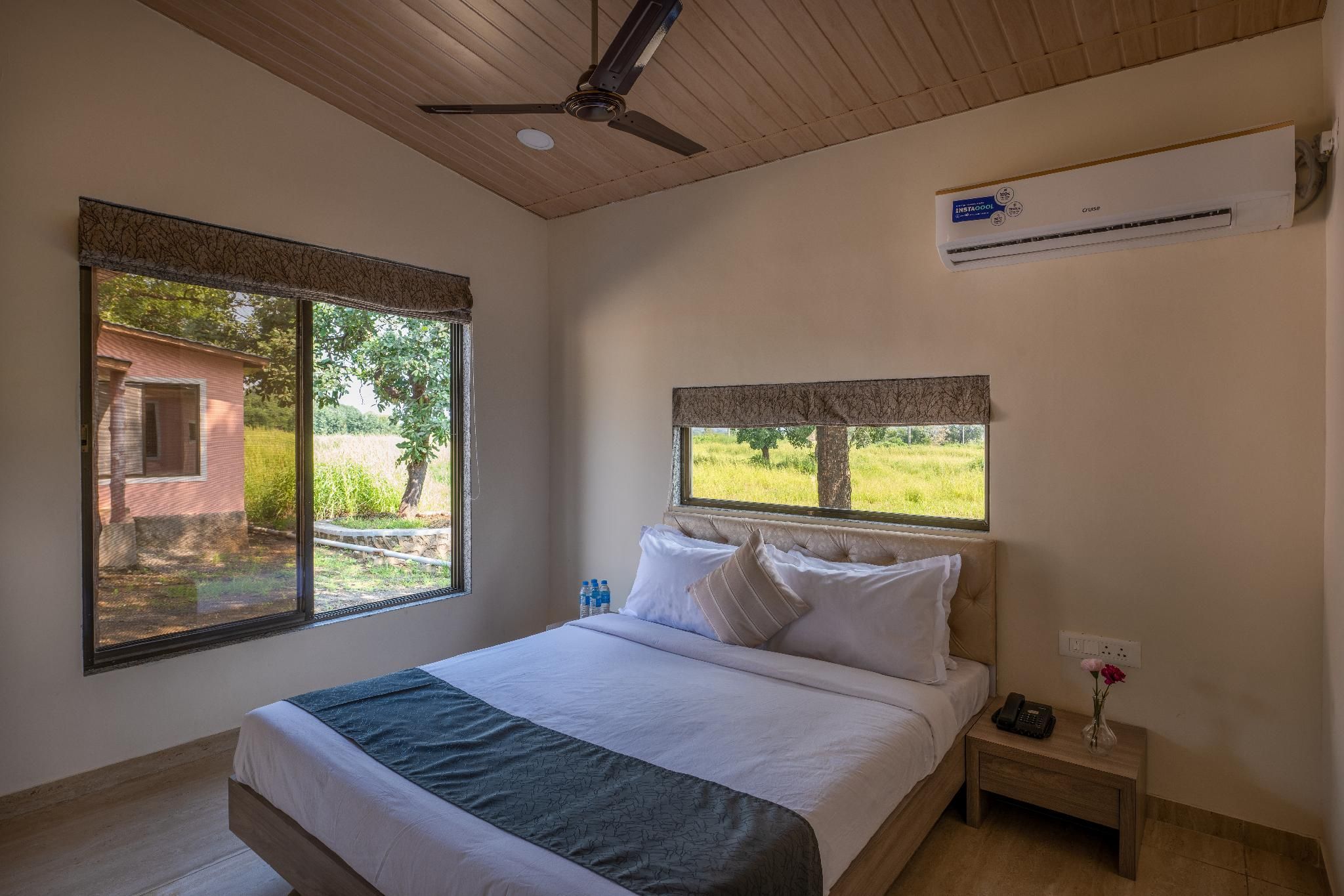 Cottage with Queen Bed