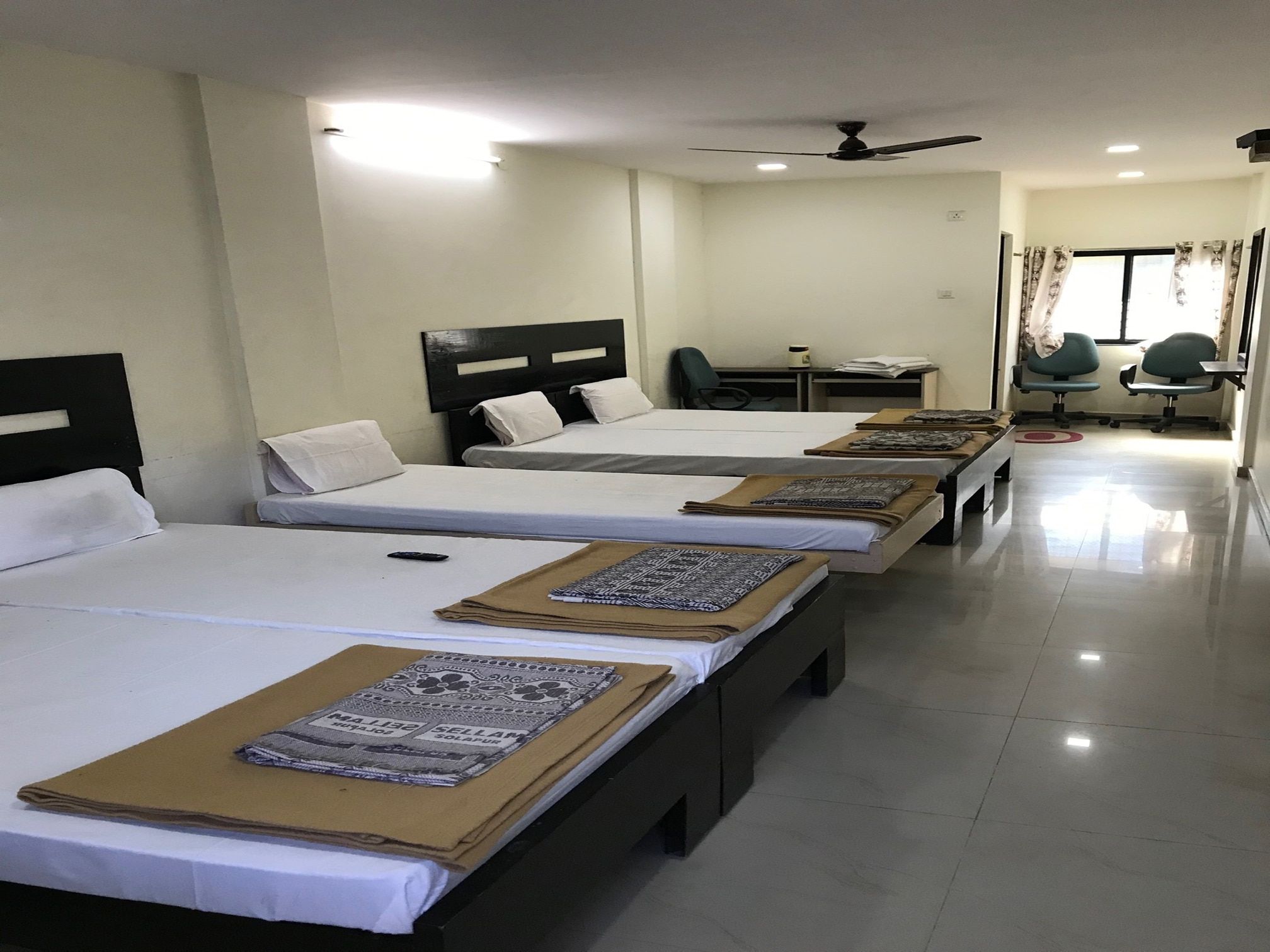 Deluxe five bed family room