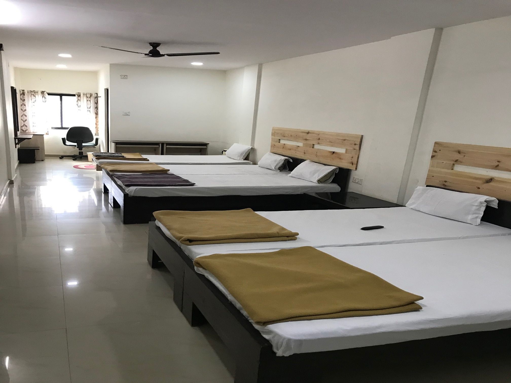 Deluxe five bed family room