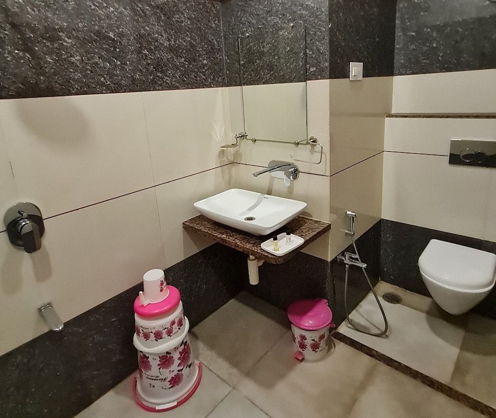 HOTEL SHIV SHAKTI Standard Room, Air conditioning, Garden View 2