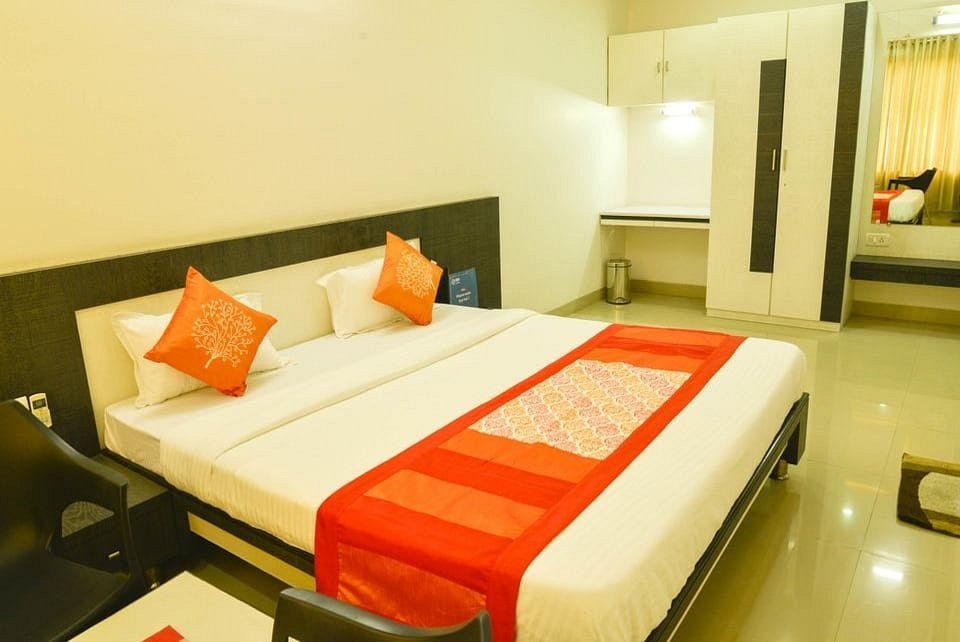 Hotel Theem Plaaza Deluxe A/c Room