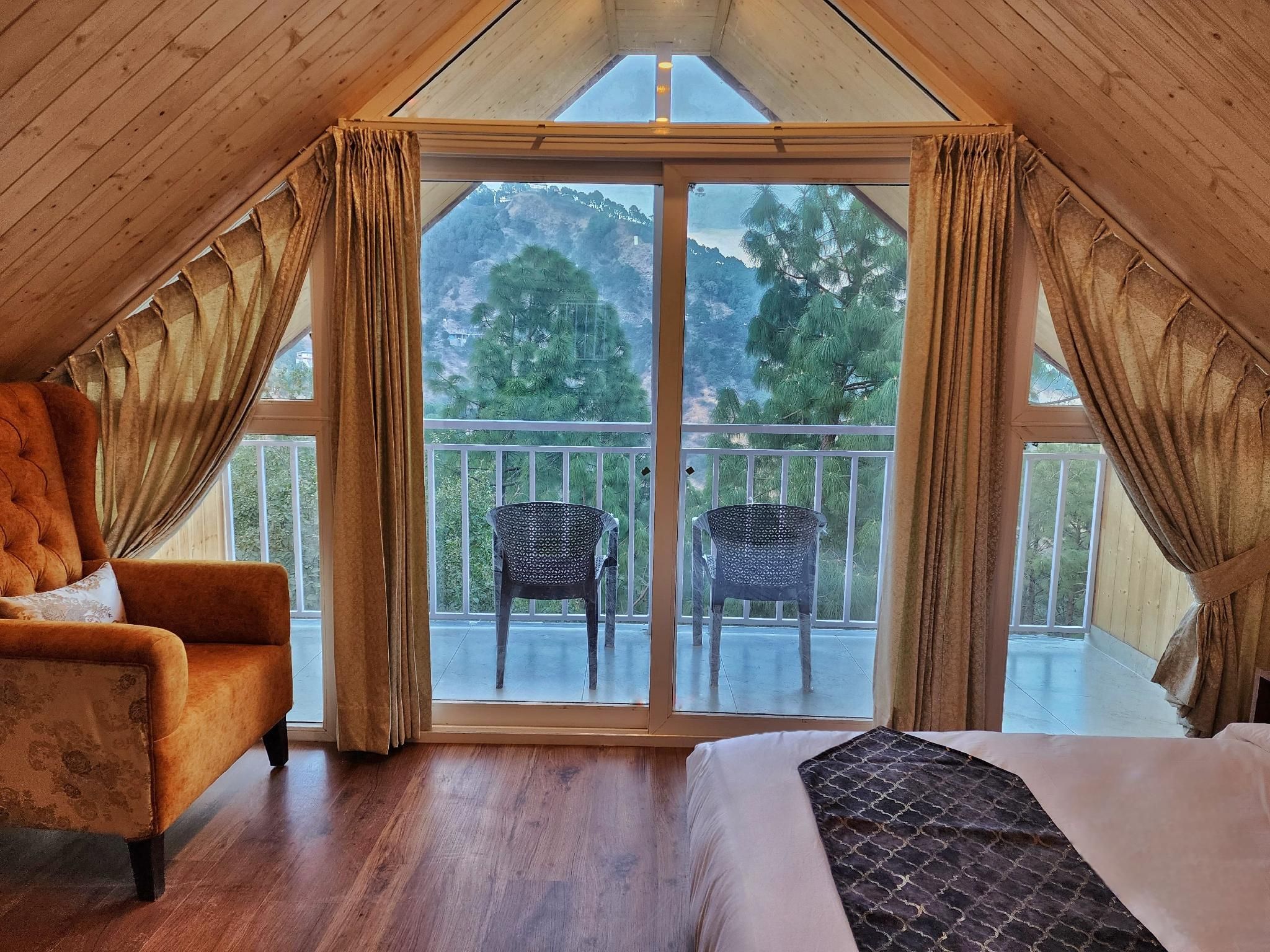 Kukoo's Nest Kasauli Attic Room 4