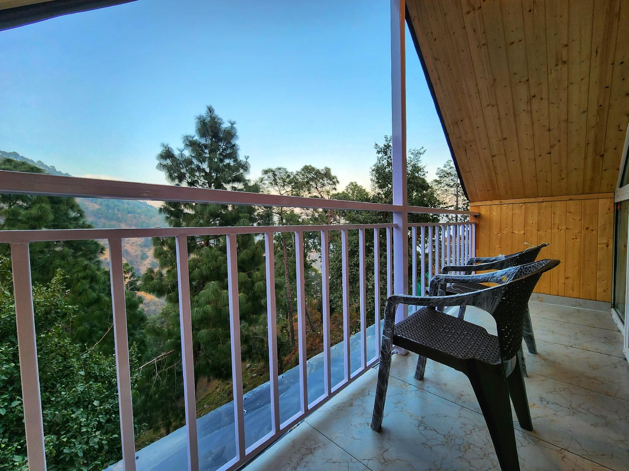 Kukoo's Nest Kasauli Attic Room 3